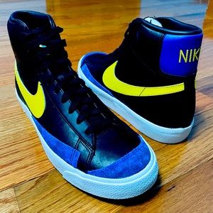 NIKE BLAZER MID '77 VINTAGE SHOES PEACE LOVE & BASKETBALL MENS SZ 9.5 DC1414 001